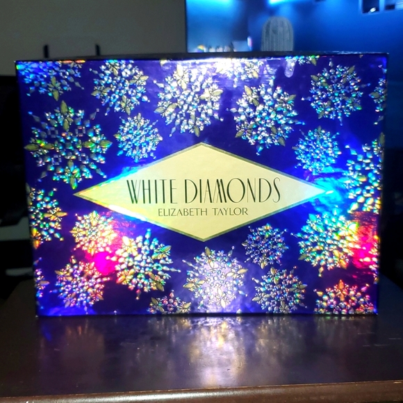 White Diamonds Gift Set - Picture 1 of 4